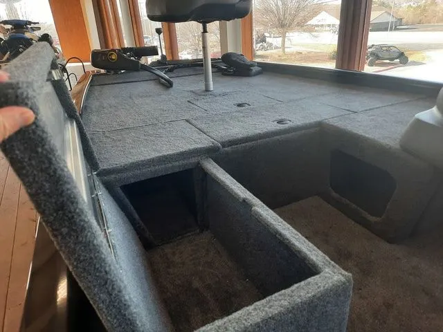 Slide: The Image of Tracker Pro 170 2026 - 11