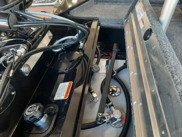 Slide: The Image of Tracker Pro 170 2026 - 12