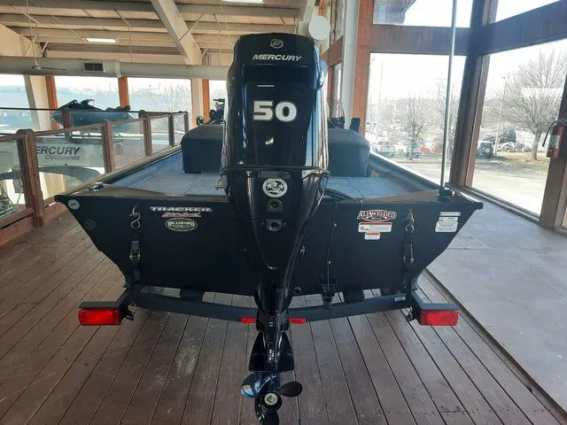 Slide: The Image of Tracker Pro 170 2026 - 15