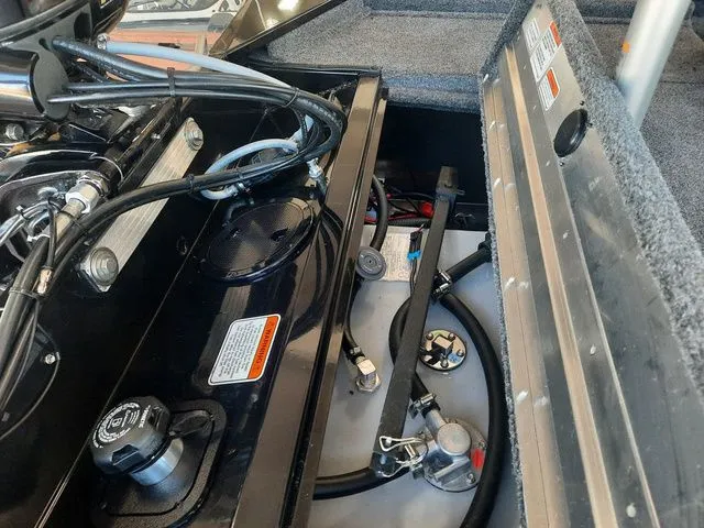 Slide: The Image of Tracker Pro 170 2026 - 17