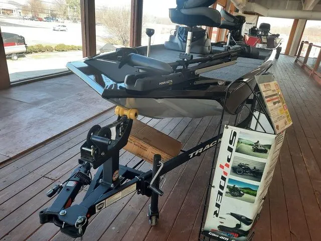 Slide: The Image of Tracker Pro 170 2026 - 4