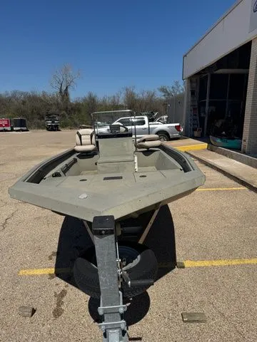 Slide: The Image of Alumacraft MV 1756 CC 2020 - 4