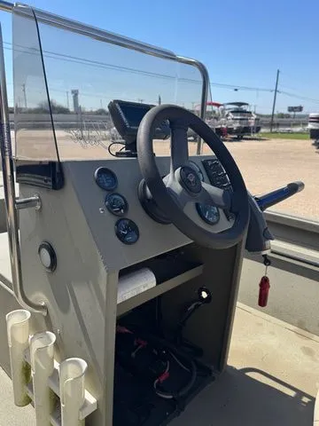 Slide: The Image of Alumacraft MV 1756 CC 2020 - 7