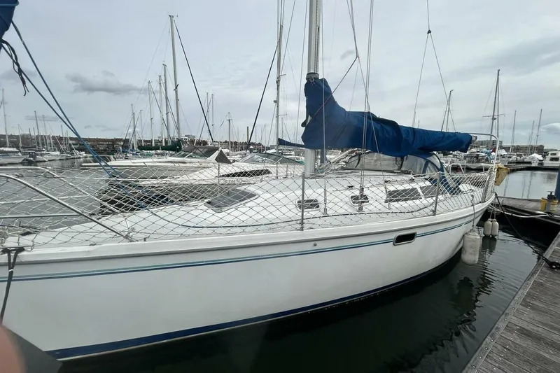 The Image of 1995 Catalina 320 - 0