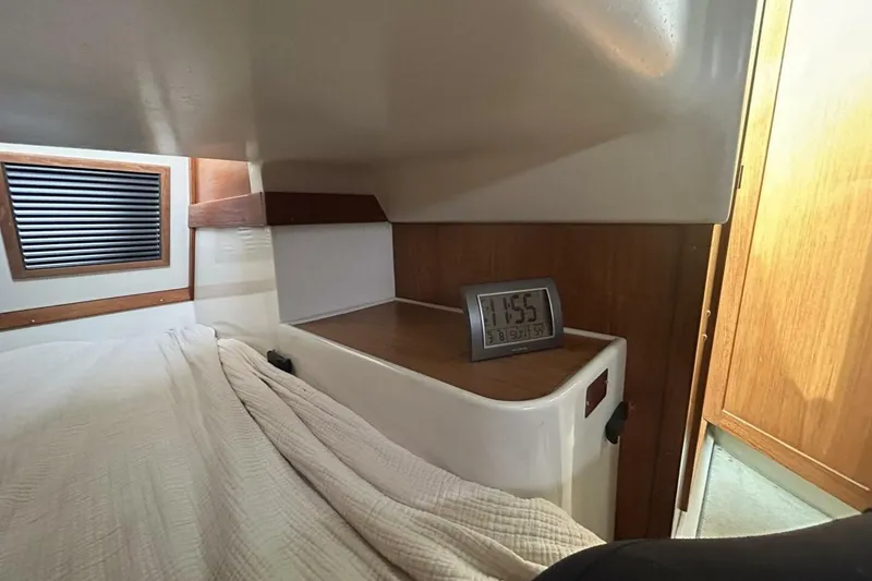 Slide: The Image of 1995 Catalina 320 - 16