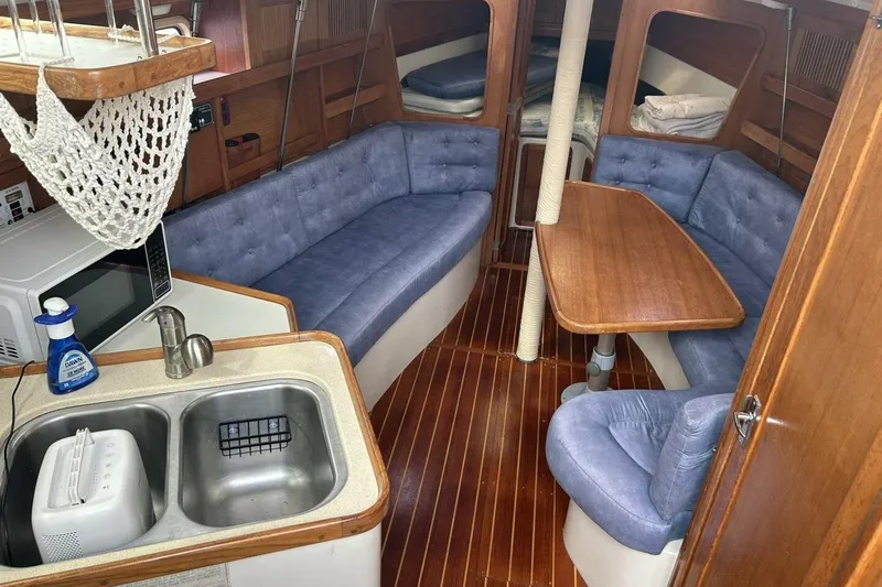 Slide: The Image of 1995 Catalina 320 - 2