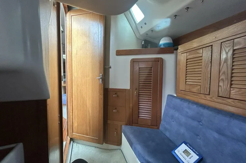 Slide: The Image of 1995 Catalina 320 - 20