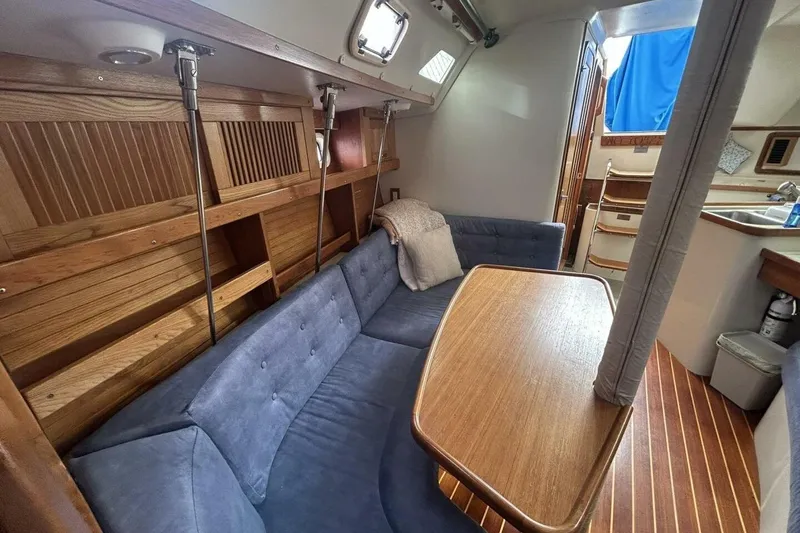 Slide: The Image of 1995 Catalina 320 - 21