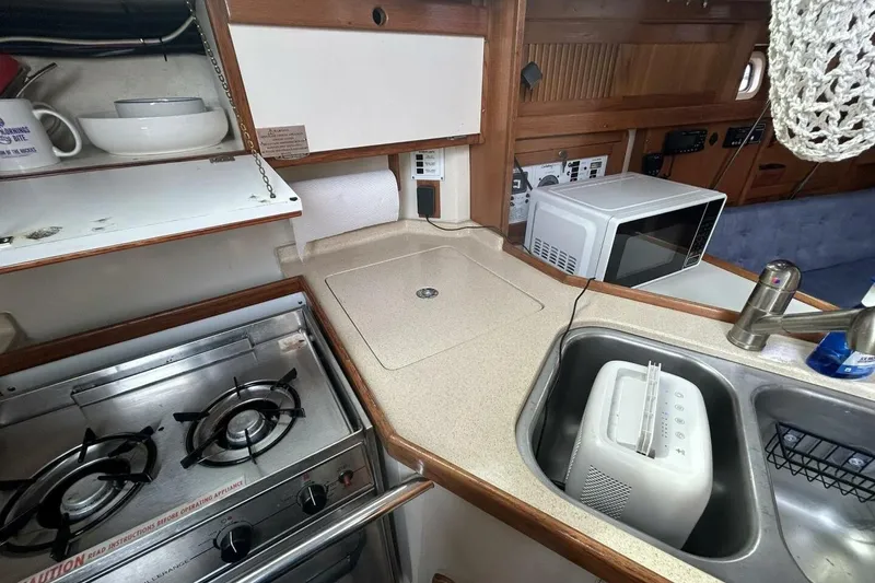 Slide: The Image of 1995 Catalina 320 - 30
