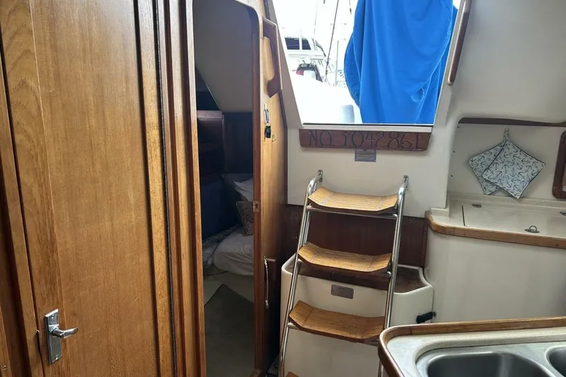 Slide: The Image of 1995 Catalina 320 - 34