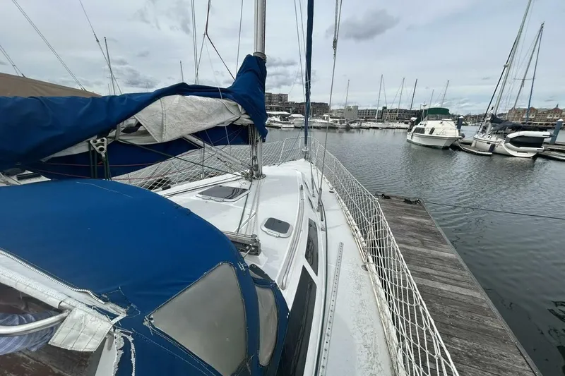 Slide: The Image of 1995 Catalina 320 - 35