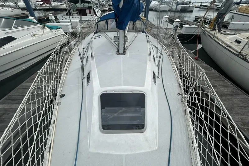 Slide: The Image of 1995 Catalina 320 - 36