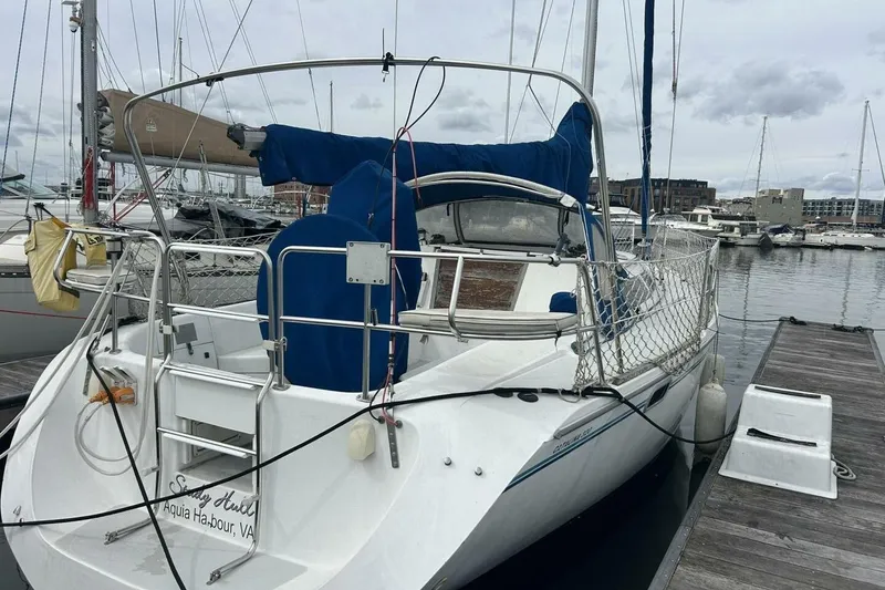 Slide: The Image of 1995 Catalina 320 - 41