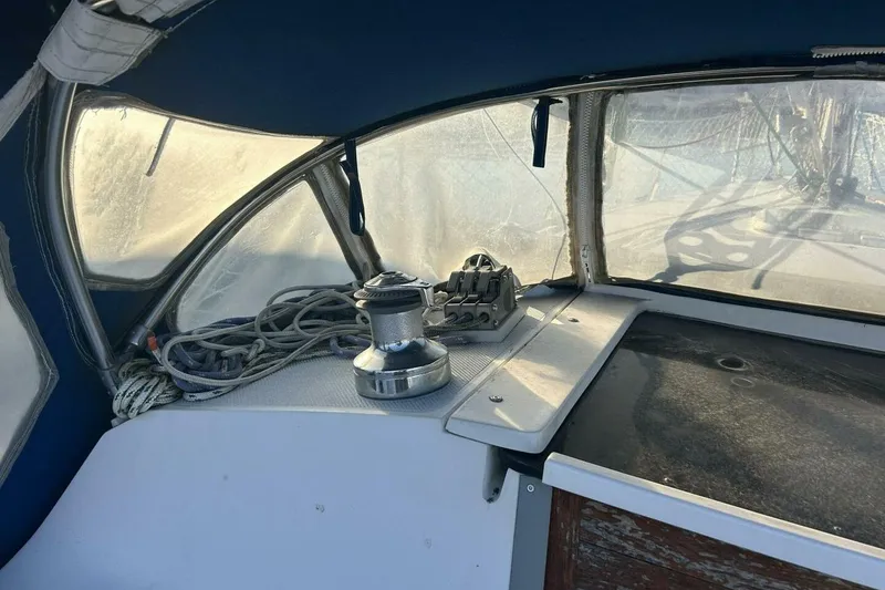 Slide: The Image of 1995 Catalina 320 - 45