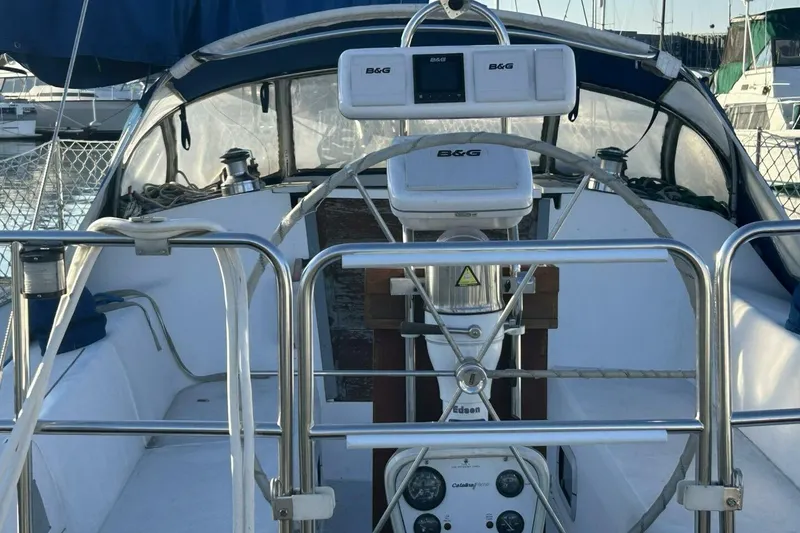 Slide: The Image of 1995 Catalina 320 - 48