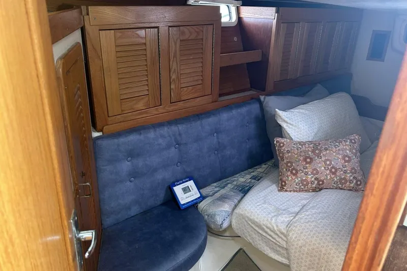 Slide: The Image of 1995 Catalina 320 - 5