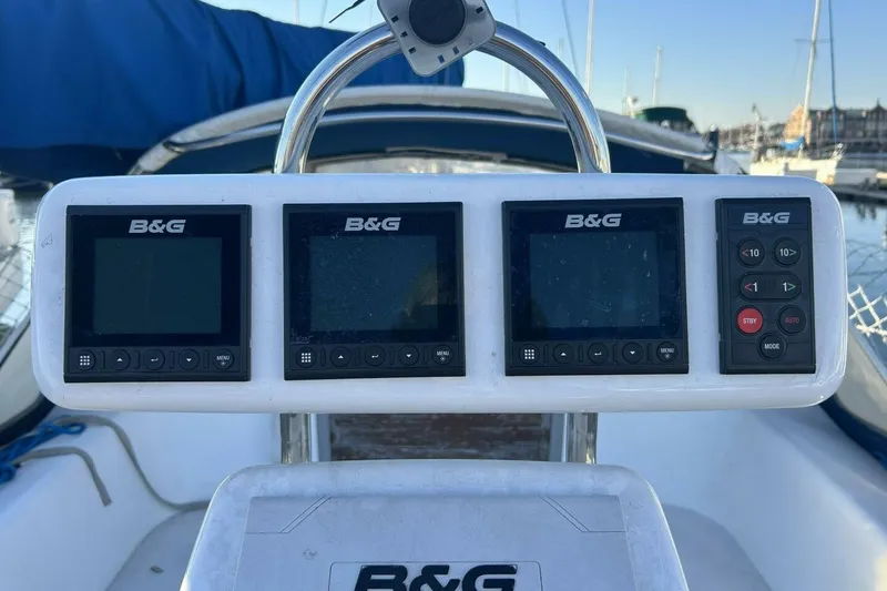 Slide: The Image of 1995 Catalina 320 - 51