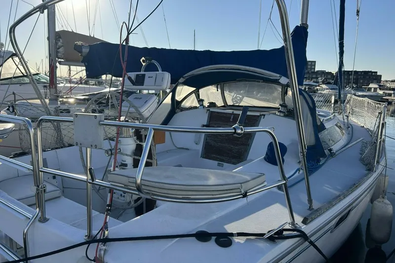 Slide: The Image of 1995 Catalina 320 - 56