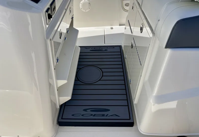 Slide: The Image of Cobia 245 Center Console 2026 - 30
