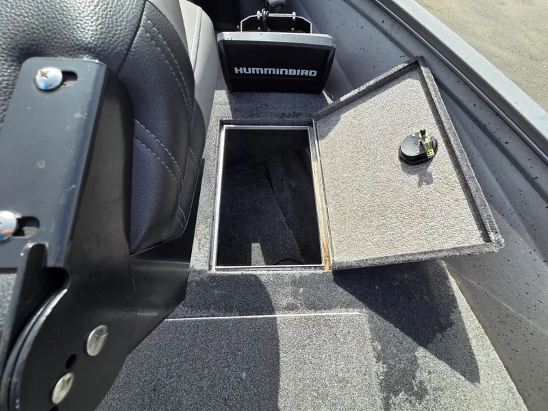 Slide: The Image of Crestliner 1600 Vision 2018 - 18