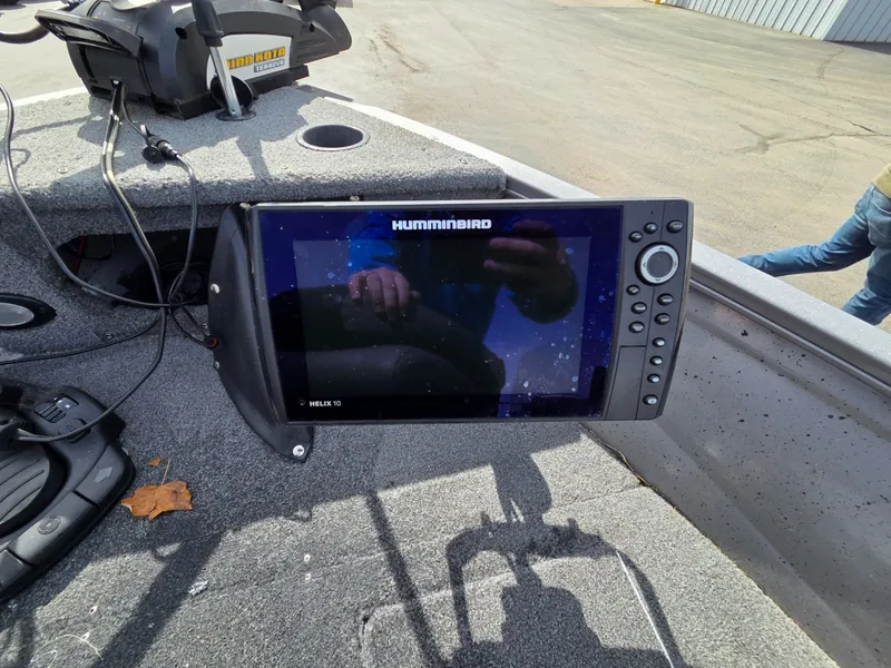 Slide: The Image of Crestliner 1600 Vision 2018 - 19