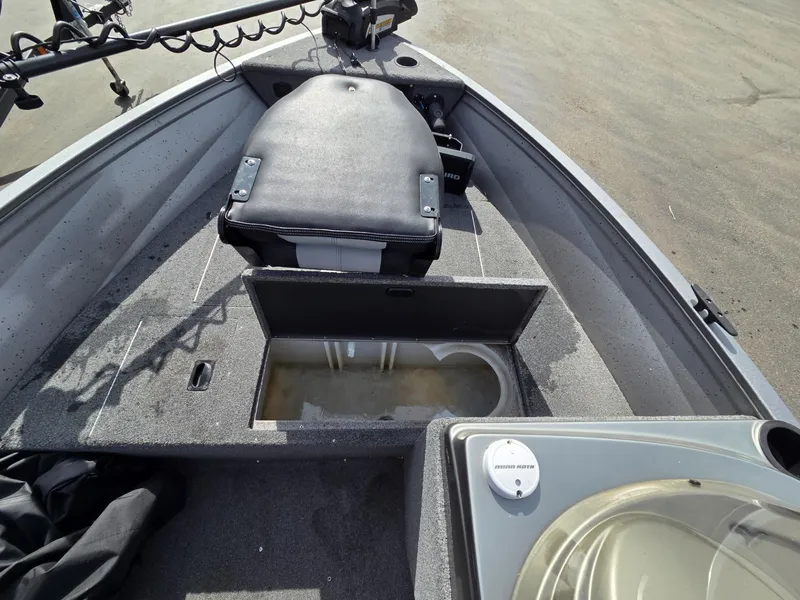 Slide: The Image of Crestliner 1600 Vision 2018 - 20