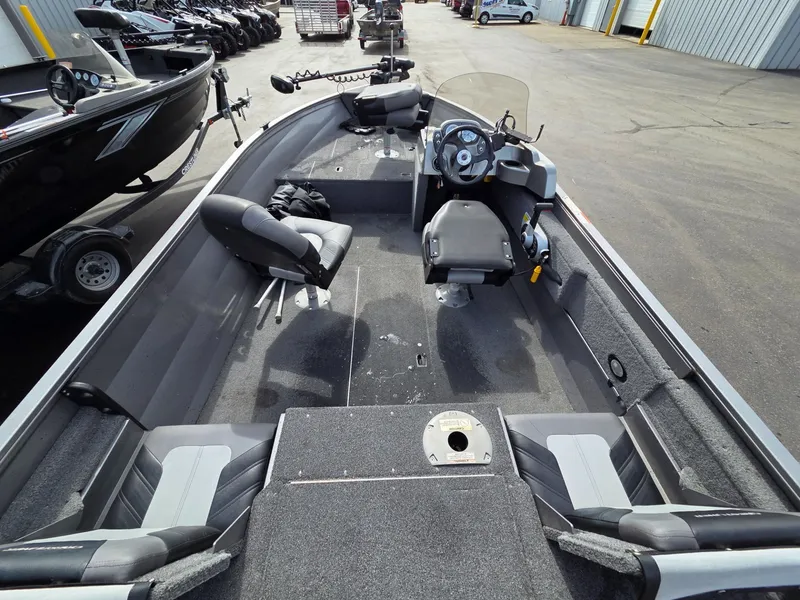 Slide: The Image of Crestliner 1600 Vision 2018 - 32