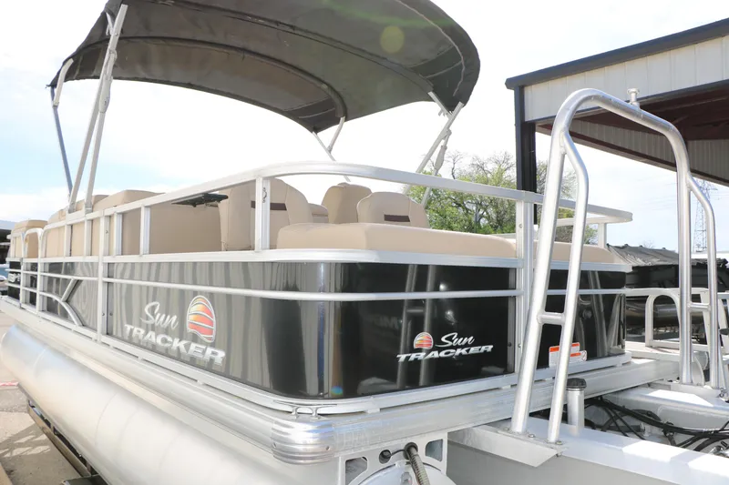 Slide: The Image of 2019 Sun Tracker SportFish 22 XP3 pontoon boat with canopy and seating. - 10