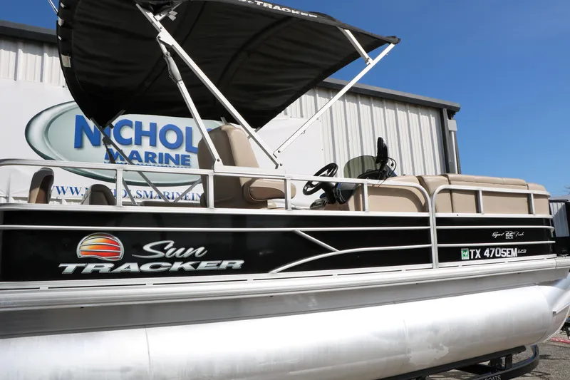 Slide: The Image of 2019 Sun Tracker SportFish 22 XP3 pontoon boat at Nichol Marine dealership. - 11