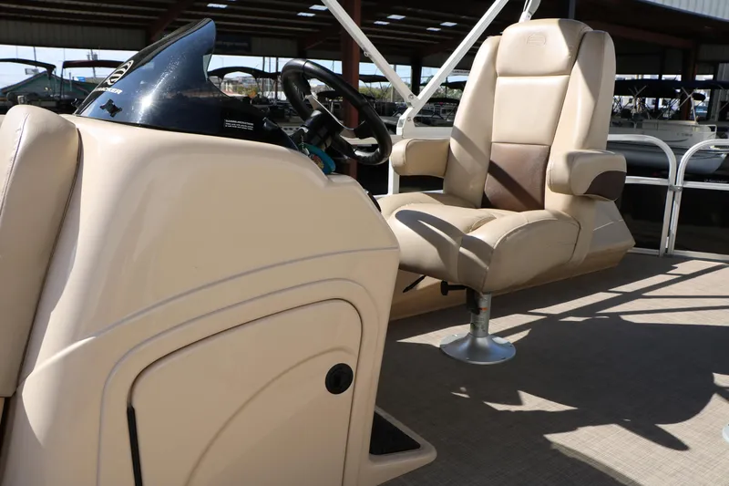 Slide: The Image of 2019 Sun Tracker SportFish 22 XP3 boat interior with captain's chair and console. - 46