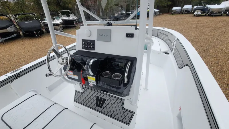 Slide: The Image of Wellcraft 202 Fisherman 2026 - 16