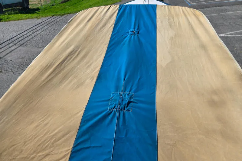 Slide: The Image of 1987 Sea Ray Pachanga 22 boat cover with blue and beige fabric design. - 14