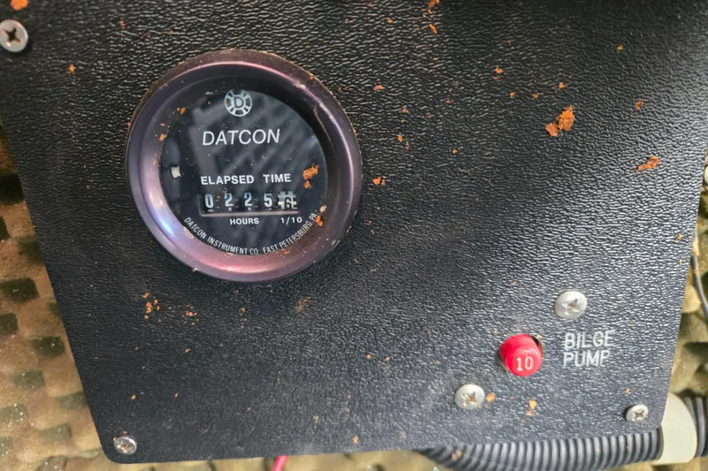Slide: The Image of Datcon hour meter and bilge pump button on 1987 Sea Ray Pachanga 22 boat. - 27