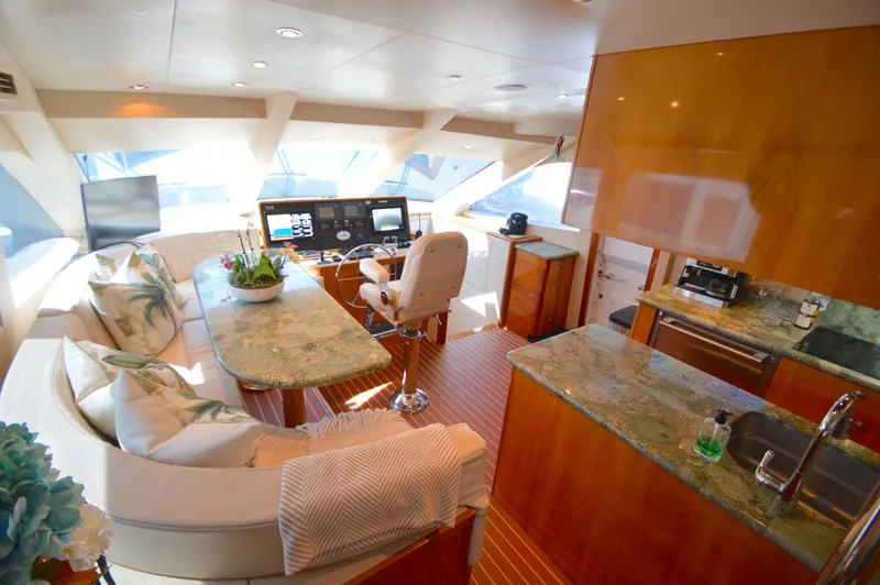 Slide: The Image of Hatteras 64 Motor Yacht 2006 - 21