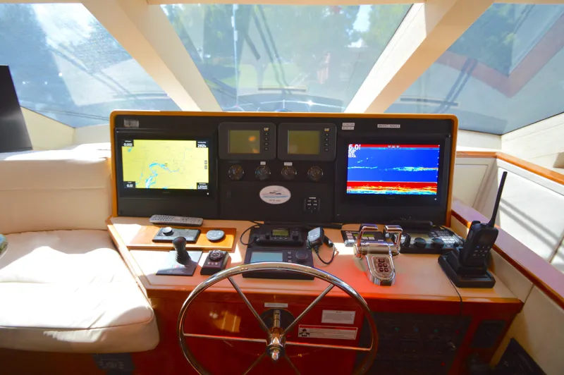 Slide: The Image of Hatteras 64 Motor Yacht 2006 - 24