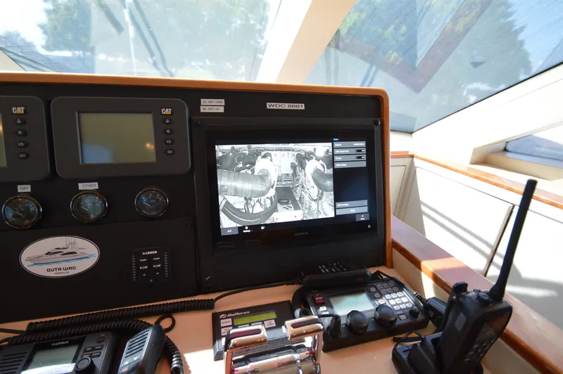 Slide: The Image of Hatteras 64 Motor Yacht 2006 - 25