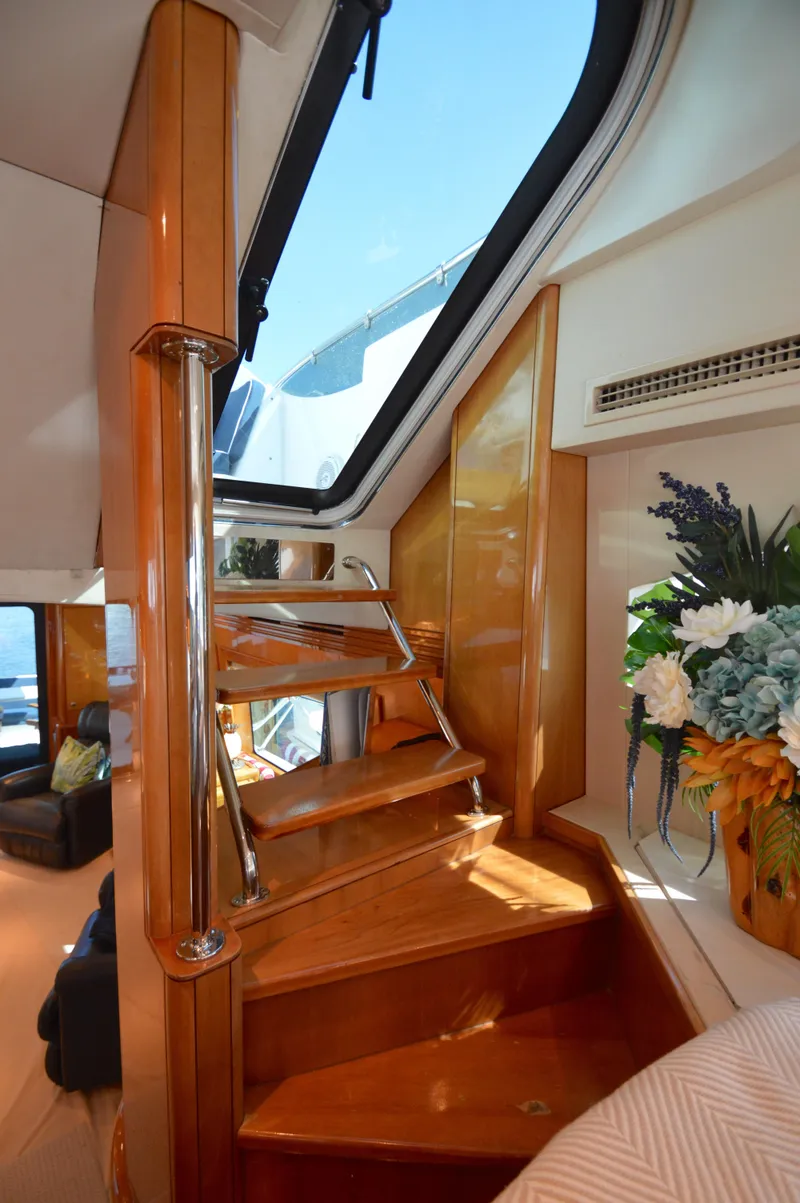 Slide: The Image of Hatteras 64 Motor Yacht 2006 - 26
