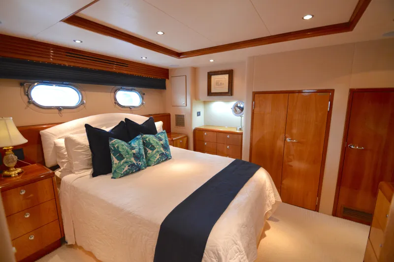 Slide: The Image of Hatteras 64 Motor Yacht 2006 - 3