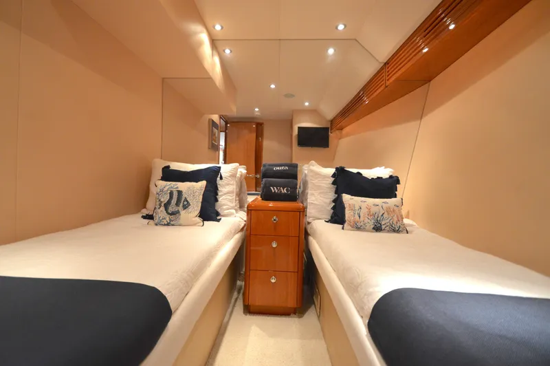 Slide: The Image of Hatteras 64 Motor Yacht 2006 - 39