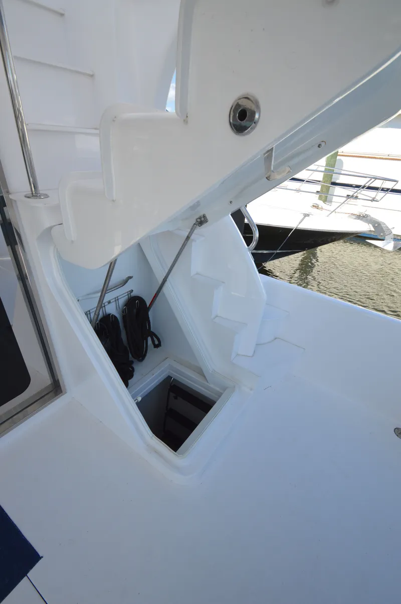 Slide: The Image of Hatteras 64 Motor Yacht 2006 - 60