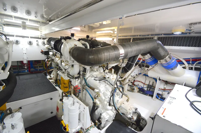 Slide: The Image of Hatteras 64 Motor Yacht 2006 - 66