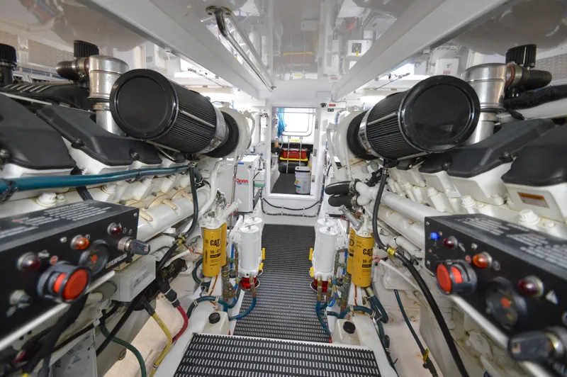 Slide: The Image of Hatteras 64 Motor Yacht 2006 - 68