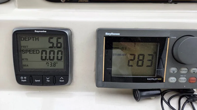 Slide: The Image of Instrument panel of 2000 Cruisers Yachts 4450 Express Motoryacht. - 21