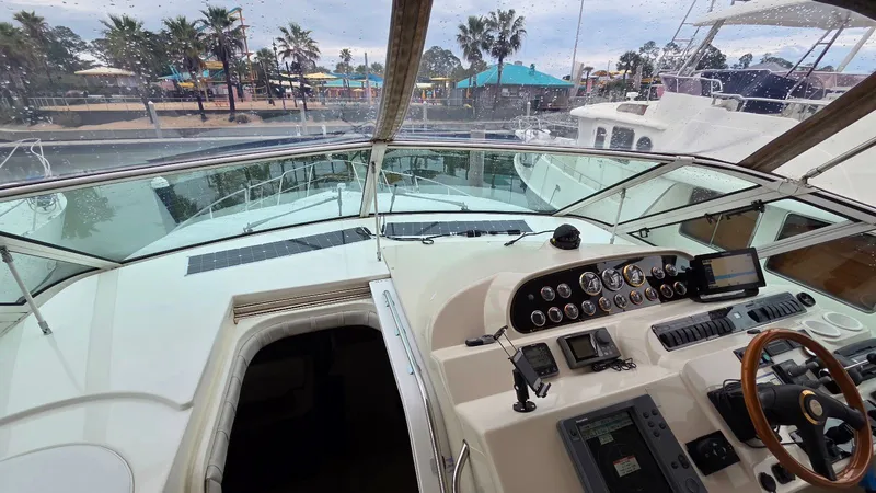Slide: The Image of Interior view of 2000 Cruisers Yachts 4450 Express Motoryacht. - 26