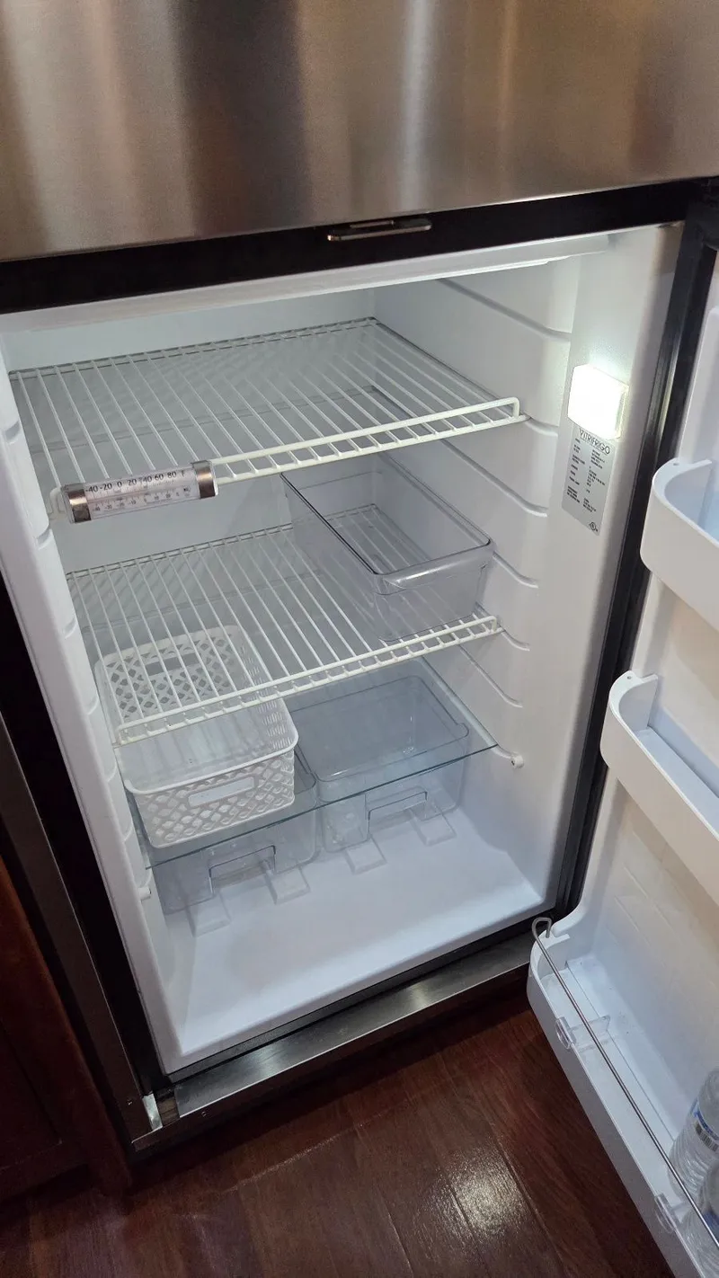 Slide: The Image of Empty fridge in a 2000 Cruisers Yachts 4450 Express Motoryacht. - 36