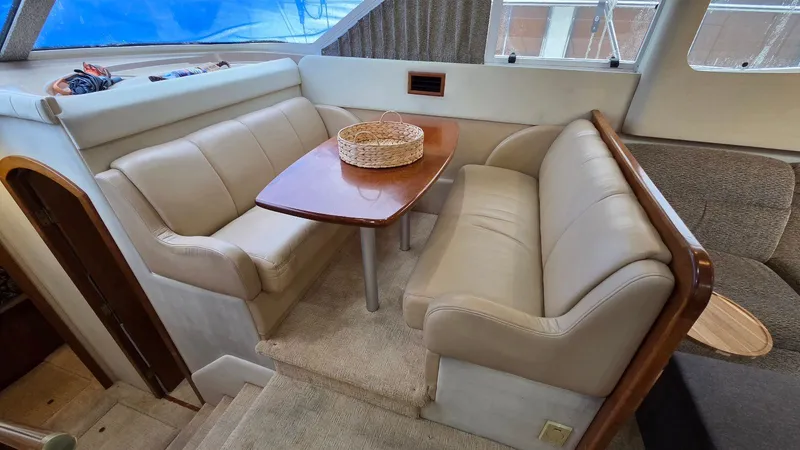 Slide: The Image of Interior of 2000 Cruisers Yachts 4450 Express Motoryacht. - 37