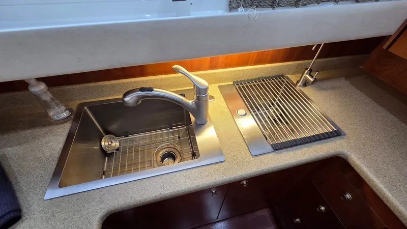 Slide: The Image of Cruisers 4450 Express Motoryacht 2000 - 41