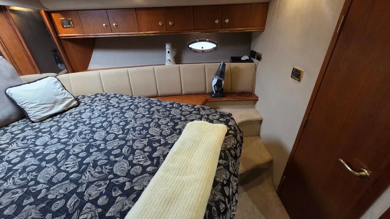 Slide: The Image of Cruisers 4450 Express Motoryacht 2000 - 51