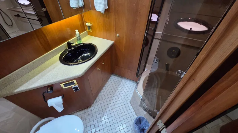 Slide: The Image of Cruisers 4450 Express Motoryacht 2000 - 57