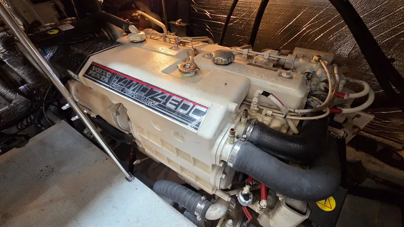 Slide: The Image of Cruisers 4450 Express Motoryacht 2000 - 67